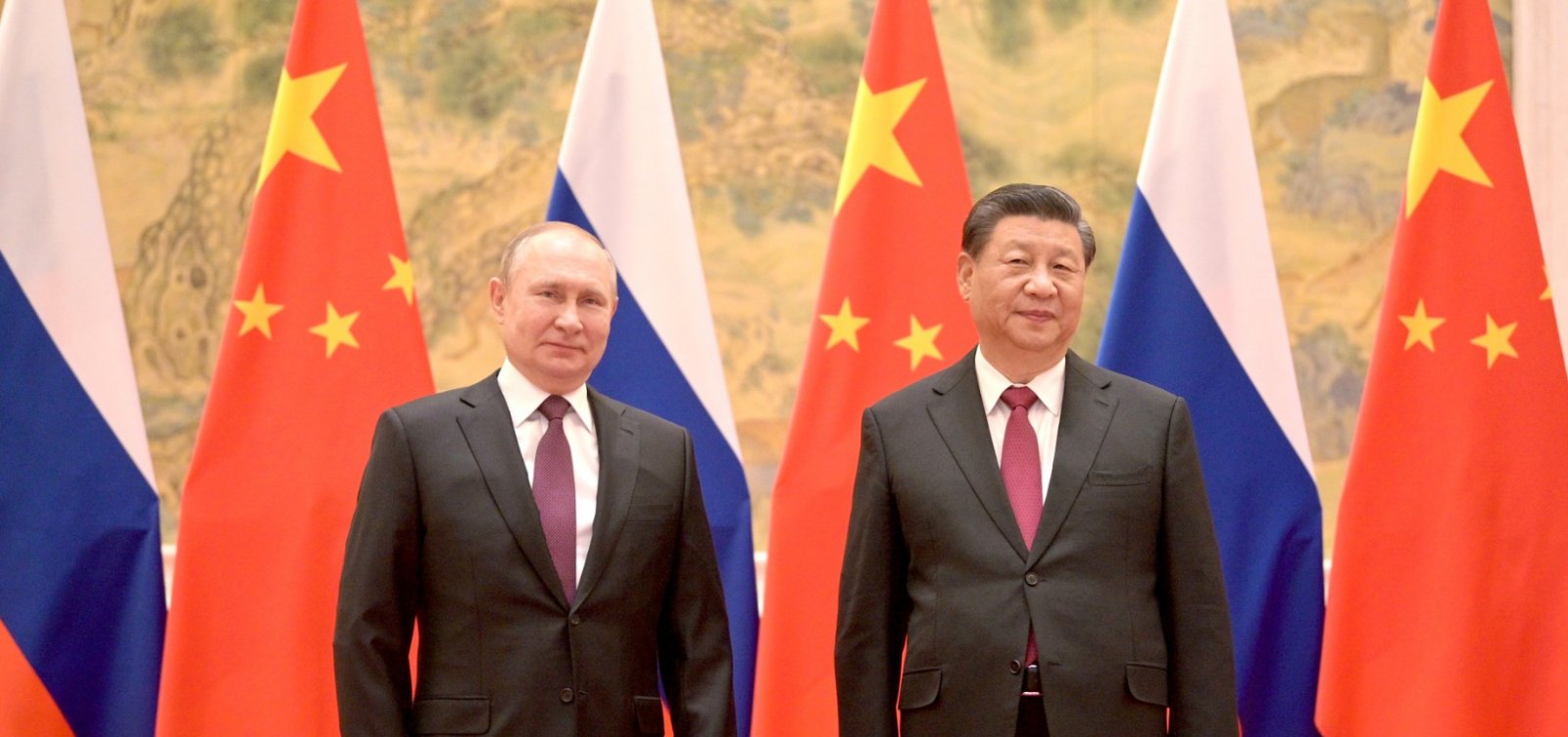 Xi Jinping e Putin se reúnem em cúpula 'anti-EUA' no Quirguistão