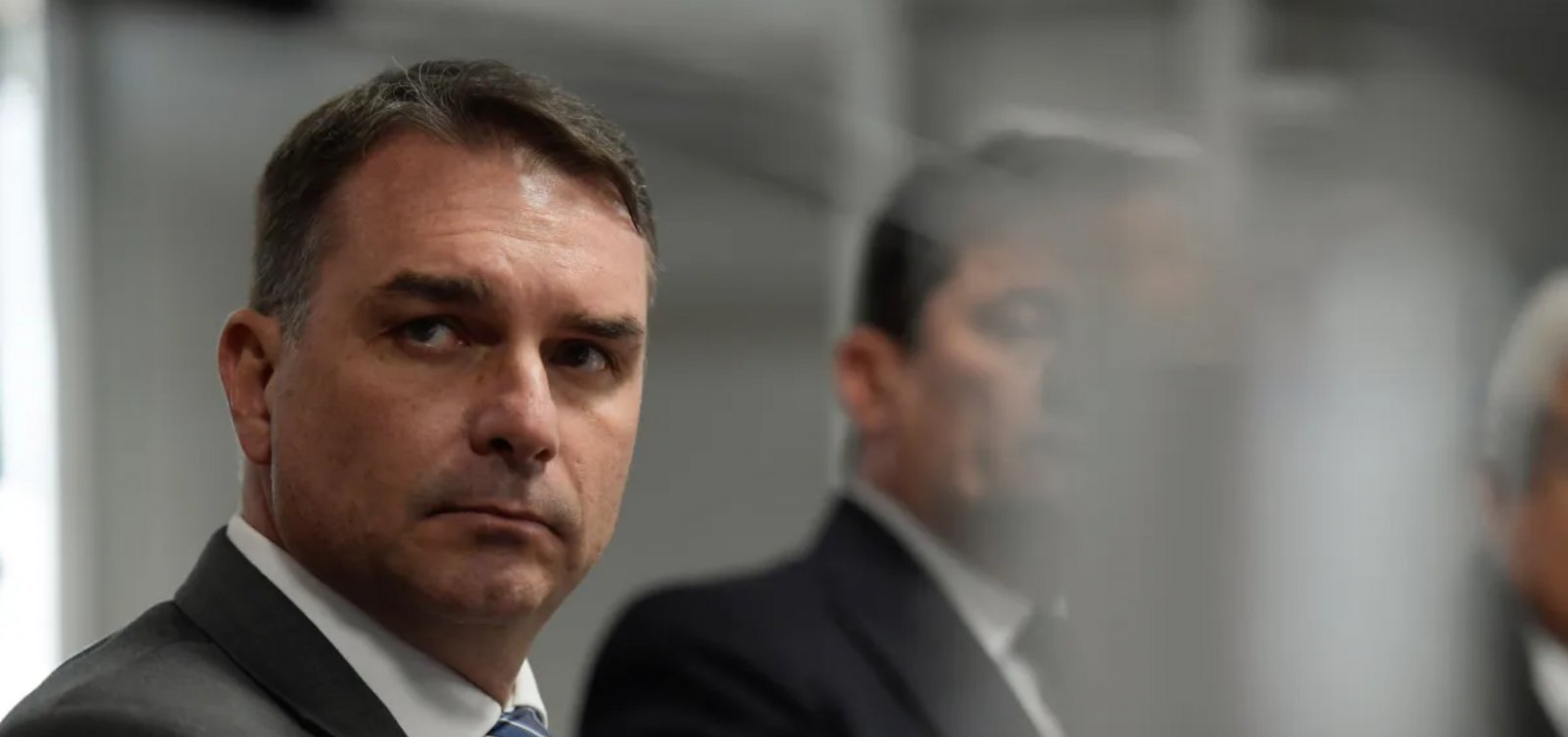 PT vai contestar decisão do TSE que suspendeu propaganda com "currículo" de Flávio Bolsonaro