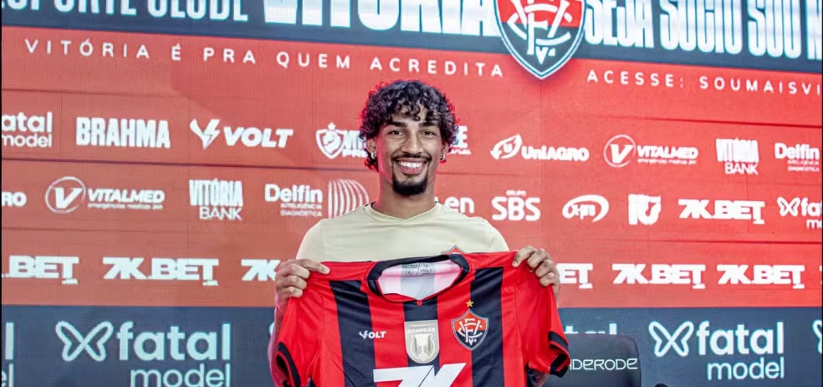 Vitória quita dívida e encerra novo transfer ban envolvendo jogador do clube