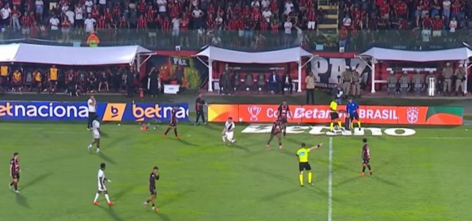 Vitória joga mal, volta a perder para o Vasco e é eliminado da Copa do Brasil