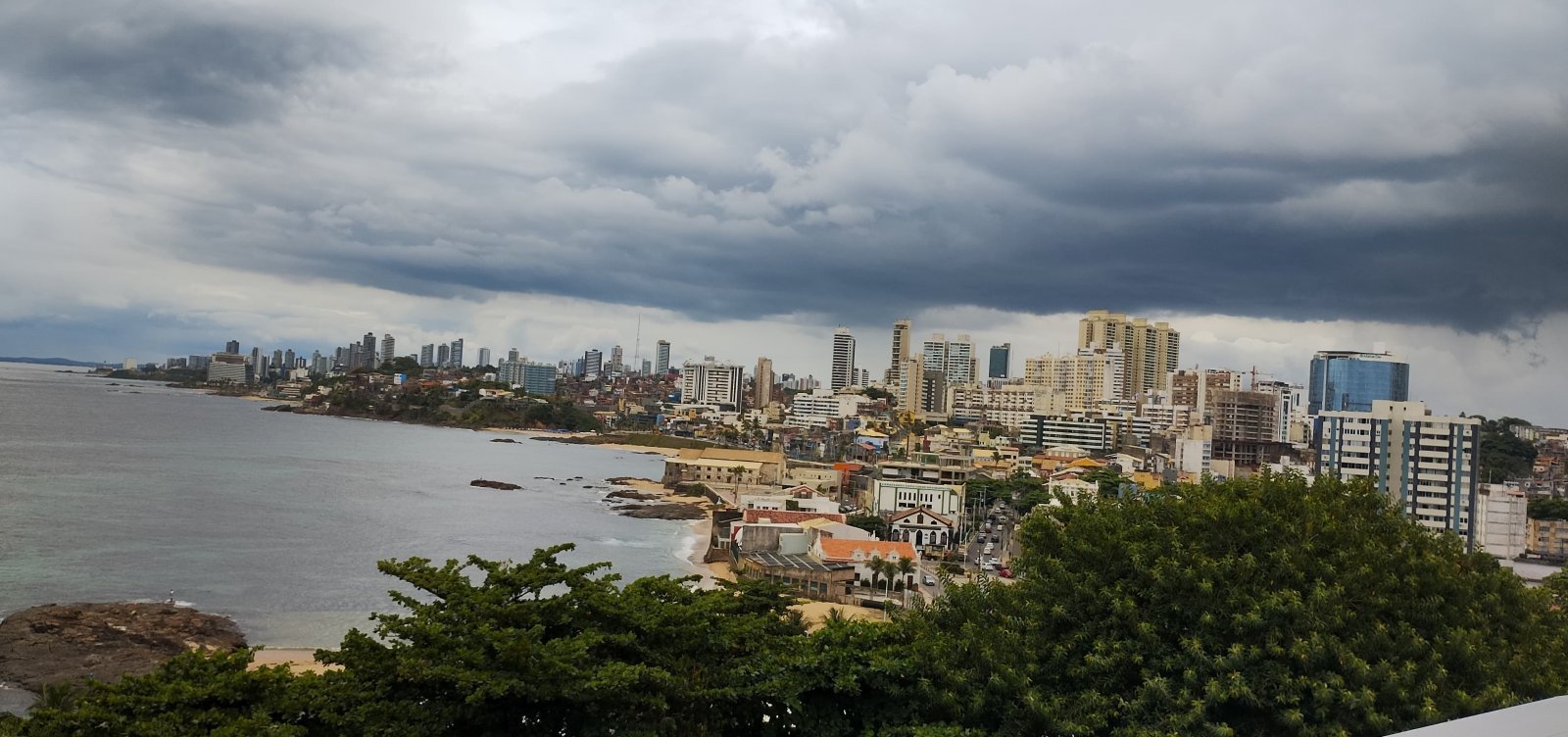 Bahia tem alerta para chuva forte e ventos de até 70 km/h em 30 cidades