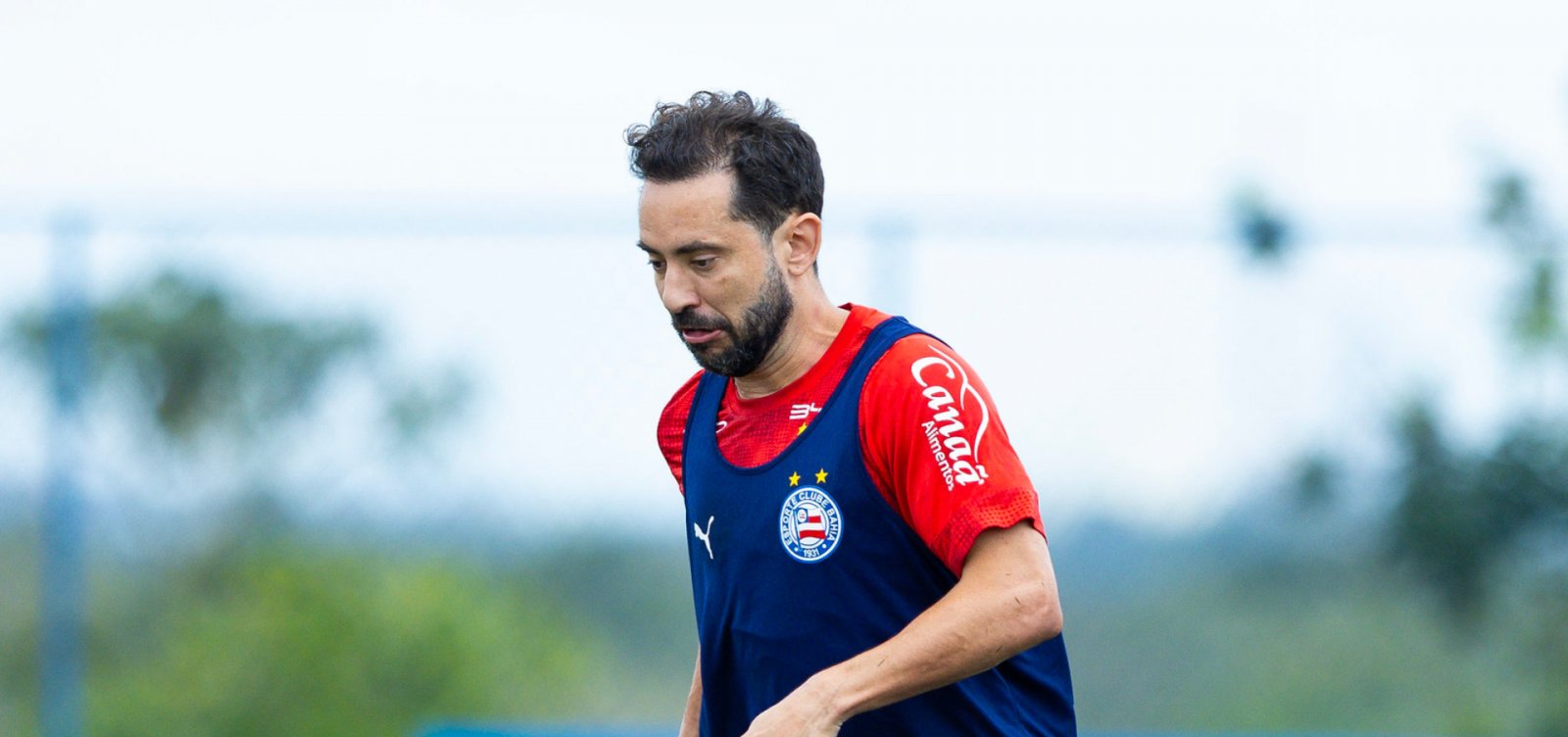 Everton Ribeiro retorna aos treinos e pode disputar partida contra Bragantino