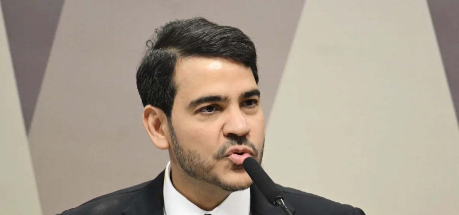 Em meio a impasse com PF, Messias diz que função pública não deve se orientar por “amizades”