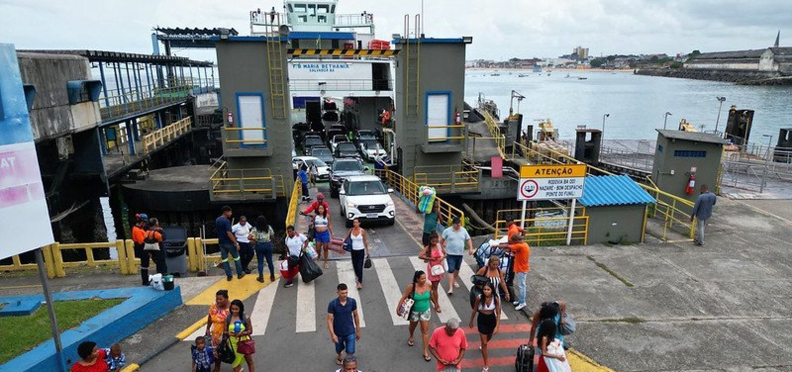 Ferry-boat tem fila intensa e espera de mais de três horas no retorno para Salvador