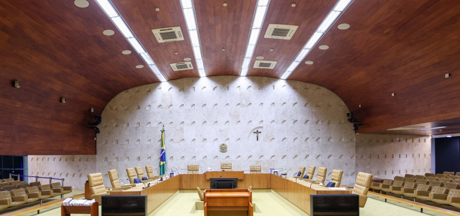 Ministros do STF veem caminho para Fachin reverter afastamento de Andrei Rodrigues