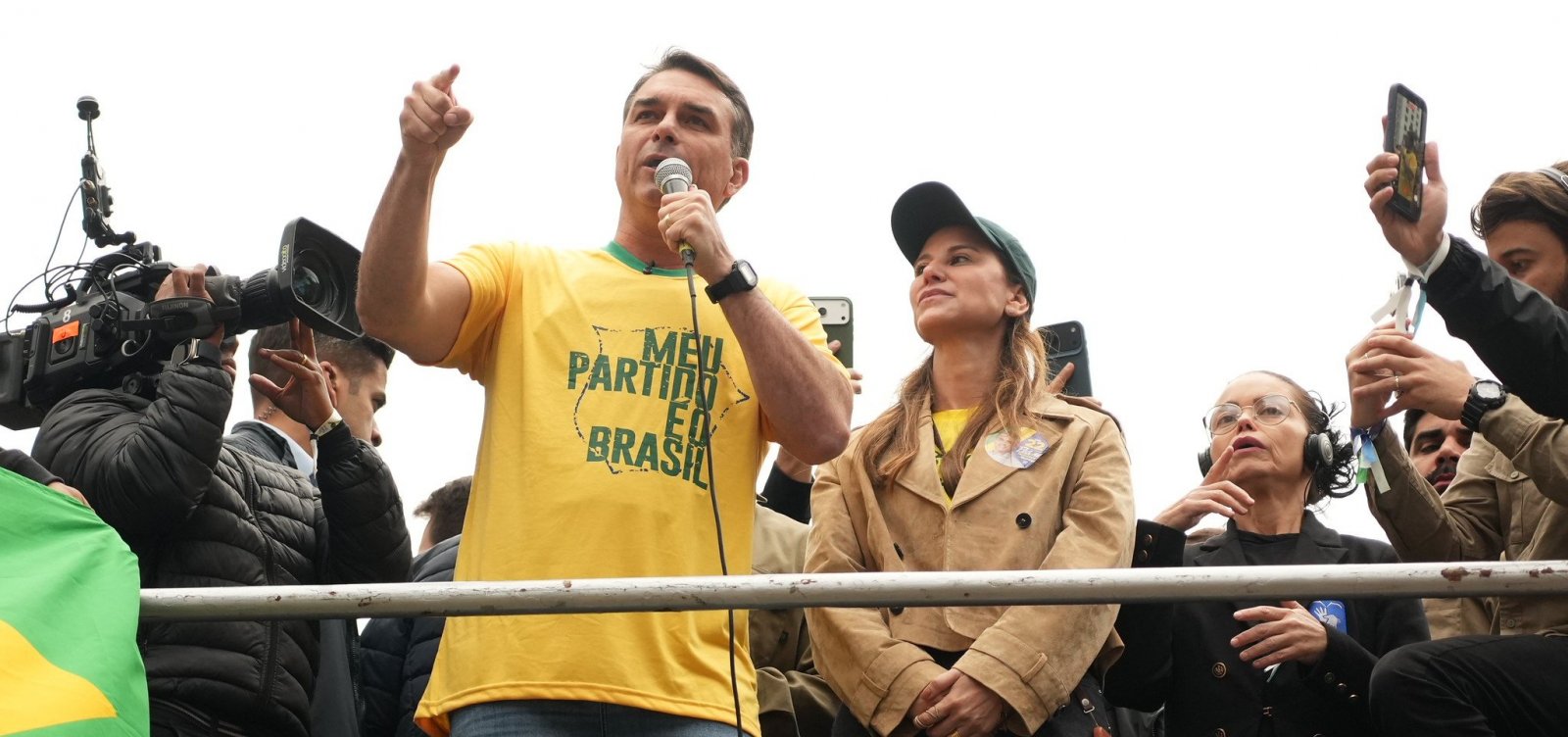 Flávio Bolsonaro lidera arrecadação entre presidenciáveis com R$ 44,3 milhões