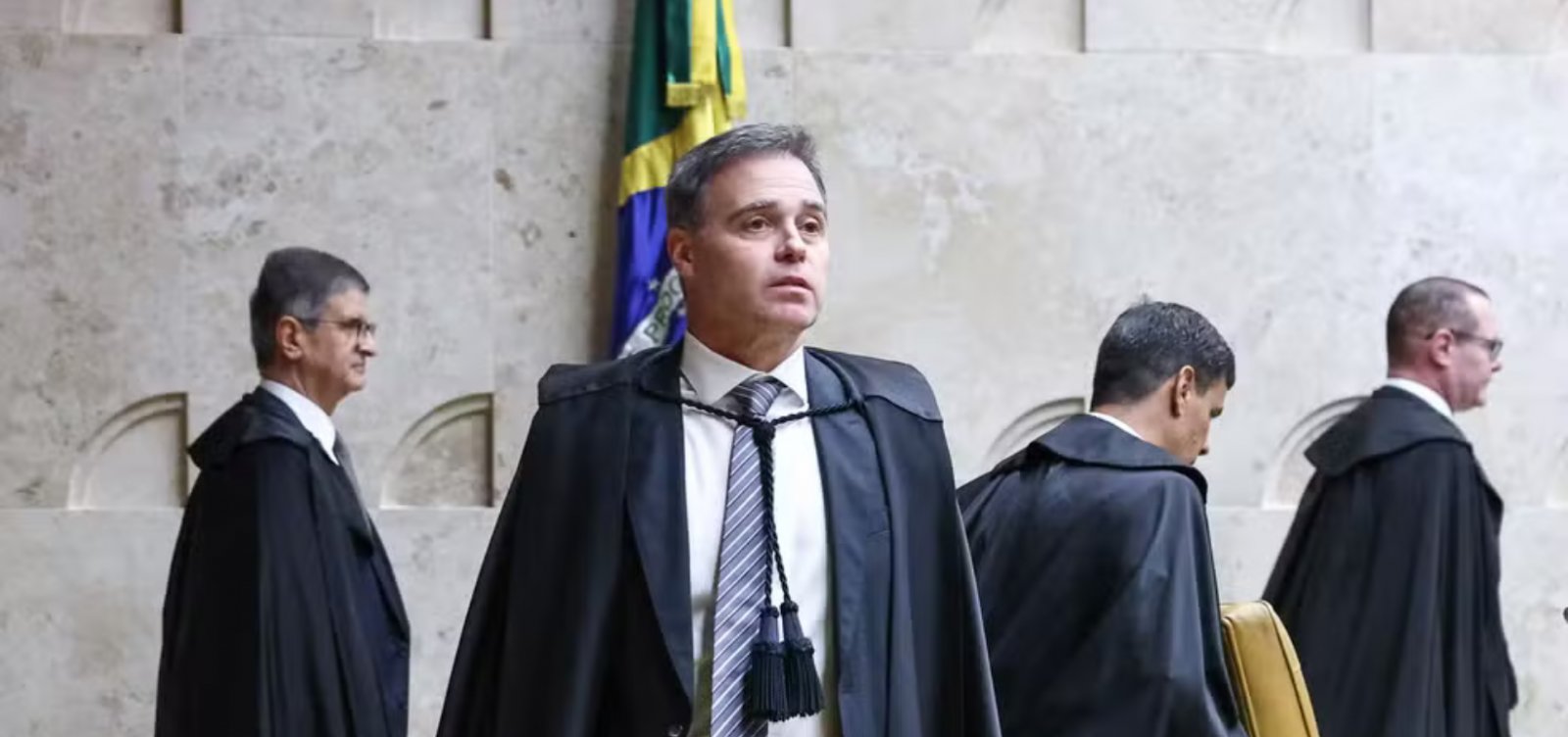 Mendonça homologa delação de empresário que fez repasses para ‘Dark Horse’