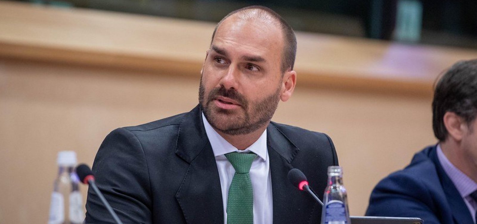 Eduardo Bolsonaro pediu reunião com Vorcaro no dia em que anunciou mudança para os EUA