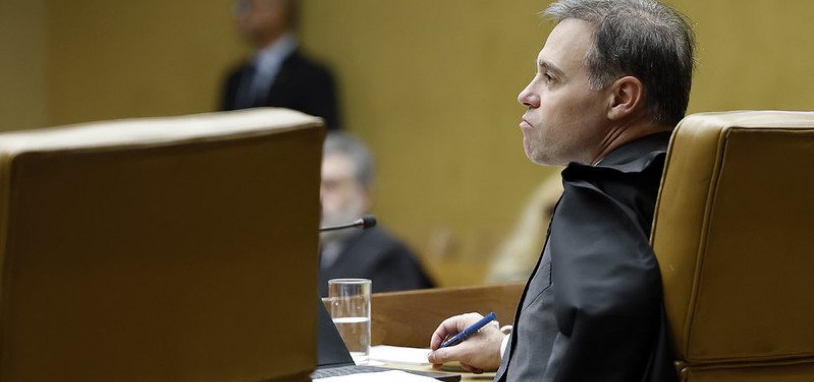Mensagens indicam convites de Vorcaro para eventos de instituto de Mendonça