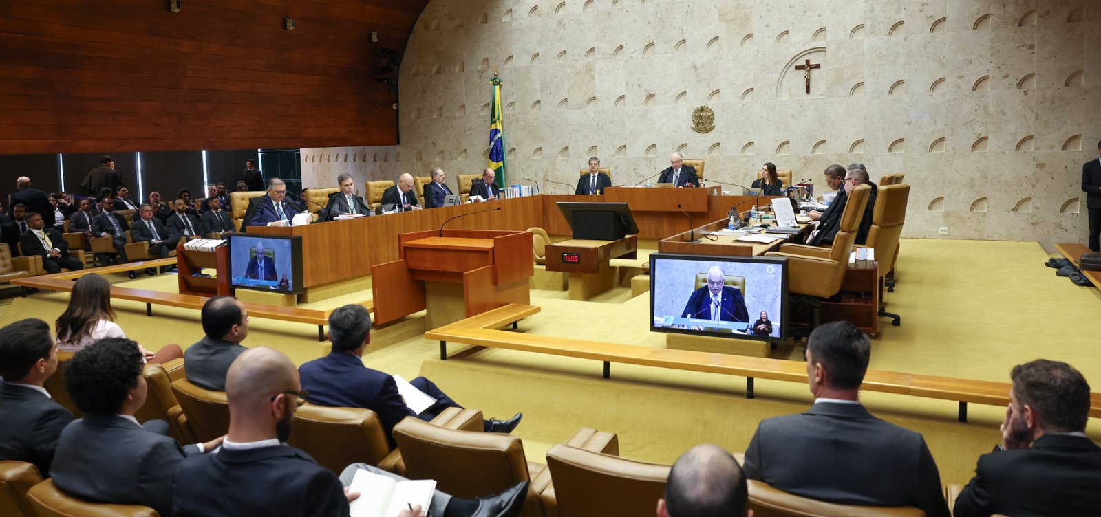 Dino e Zanin acompanham Gilmar por juntar processos de Moraes e Mendonça; Fux vota contra