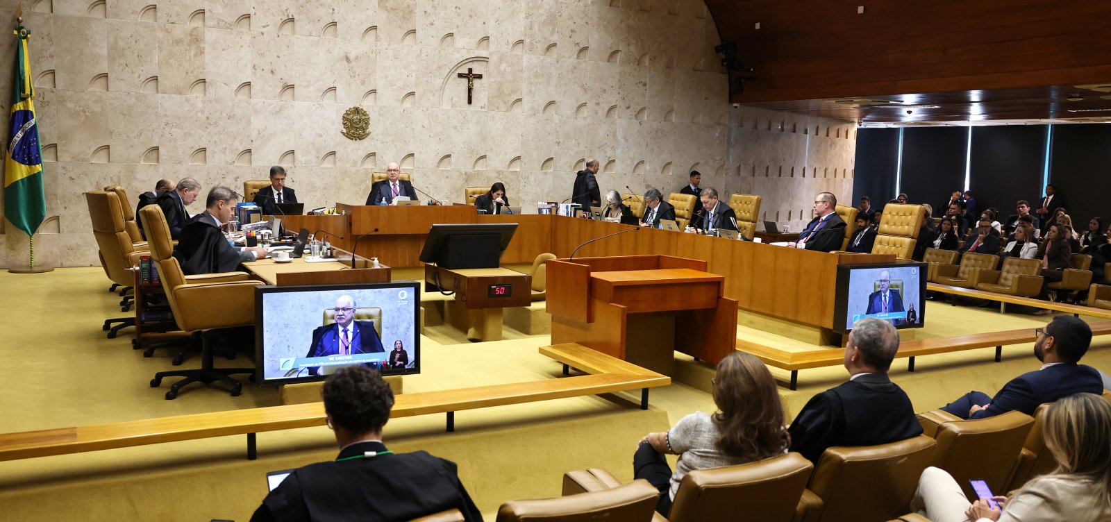 Fux critica Moraes durante 1ª sessão após julgamento sobre o ministro