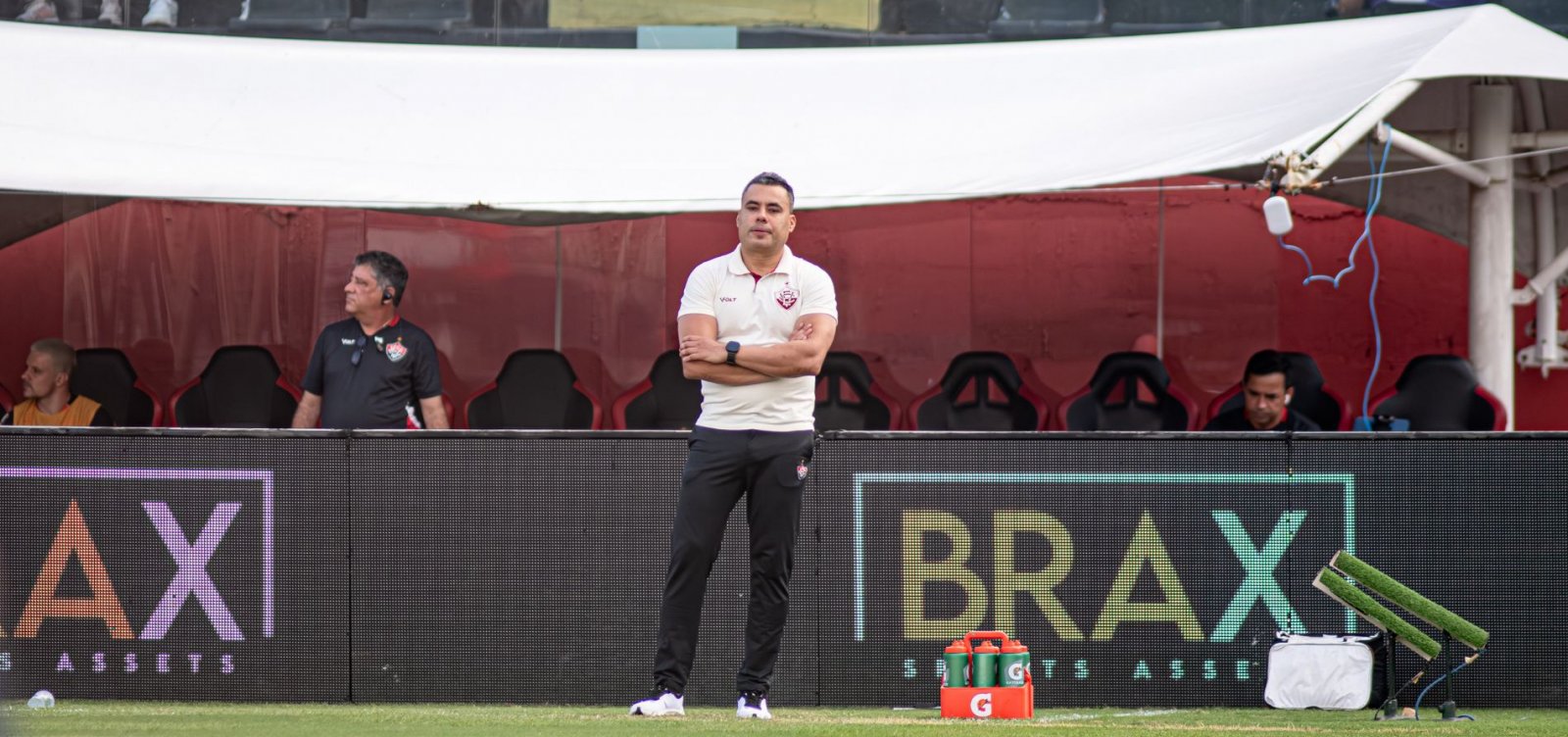 "Temos que ser vaiados mesmo", diz Jair Ventura após derrota do Vitória em casa