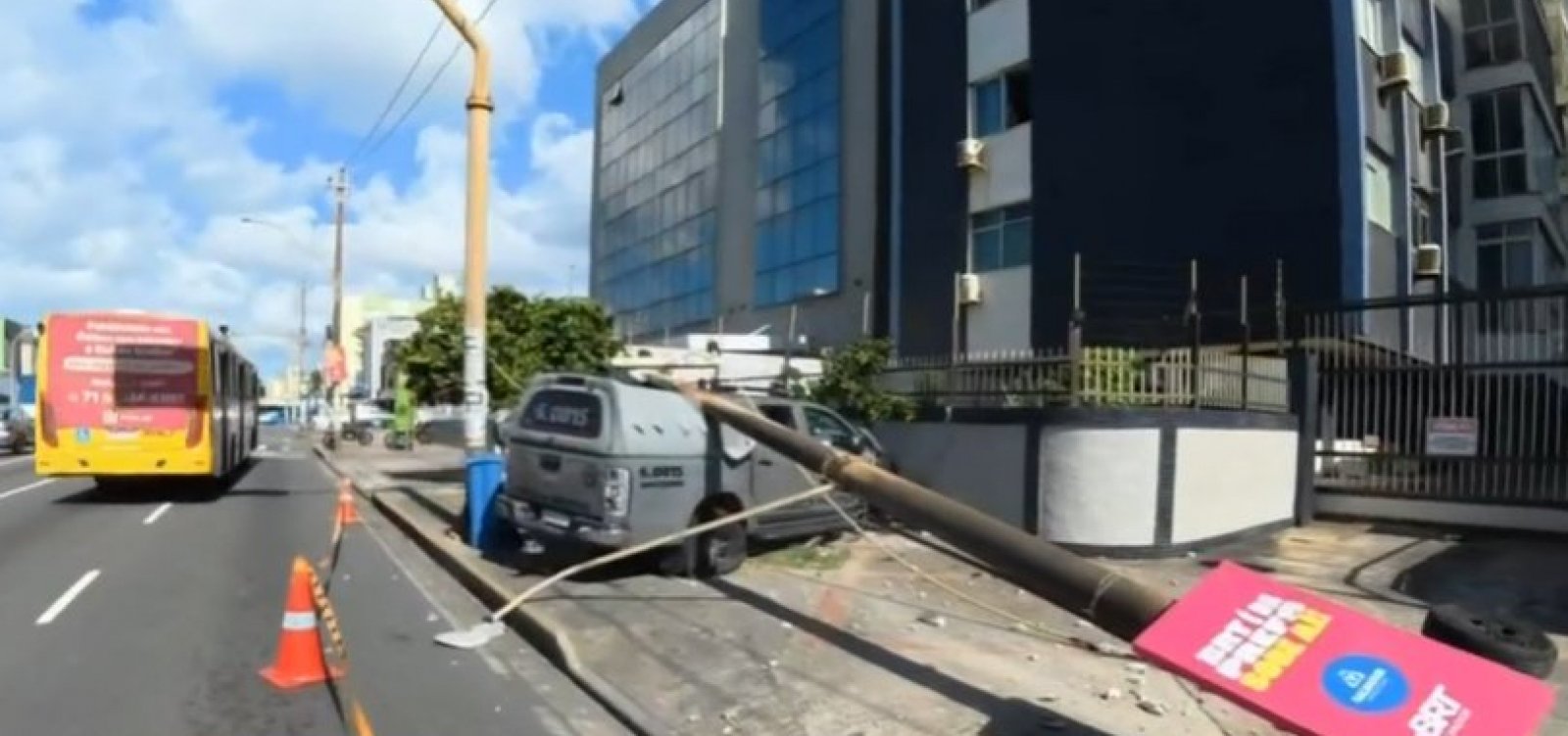 Acidente com viatura causa lentidão na Pituba