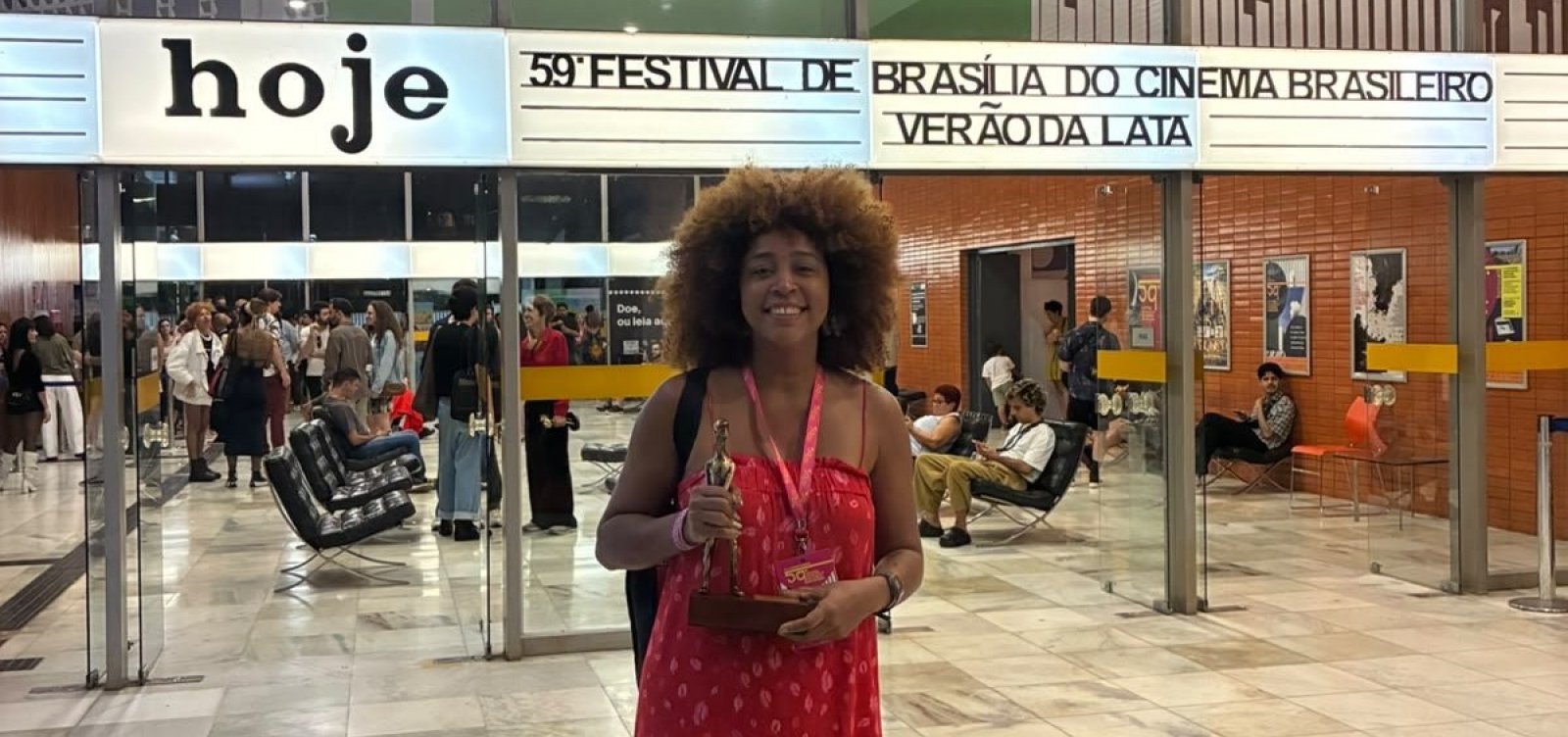 Cineasta baiana vence prêmio no Festival de Brasília com filme sobre o Bando de Teatro Olodum