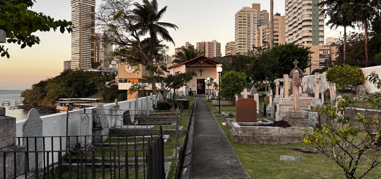 Três cemitérios antigos e poucos conhecidos ajudam a contra a trajetória da imigração em Salvador