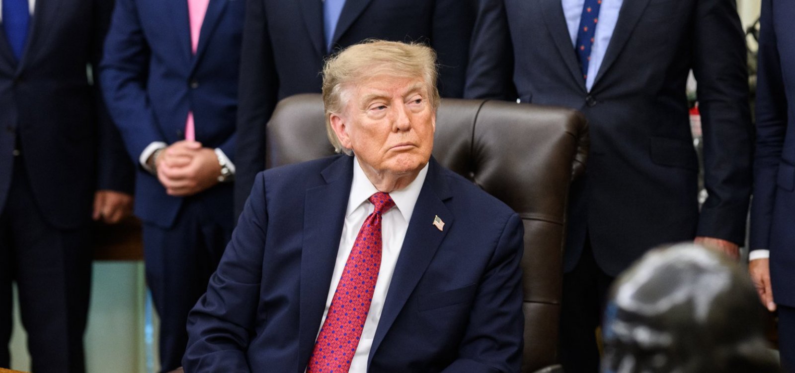 Justiça dos EUA manda Casa Branca devolver acesso a jornalistas barrados por Trump