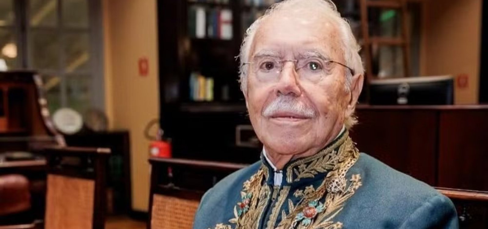 José Sarney volta a ser internado para tratar pneumonia bacteriana