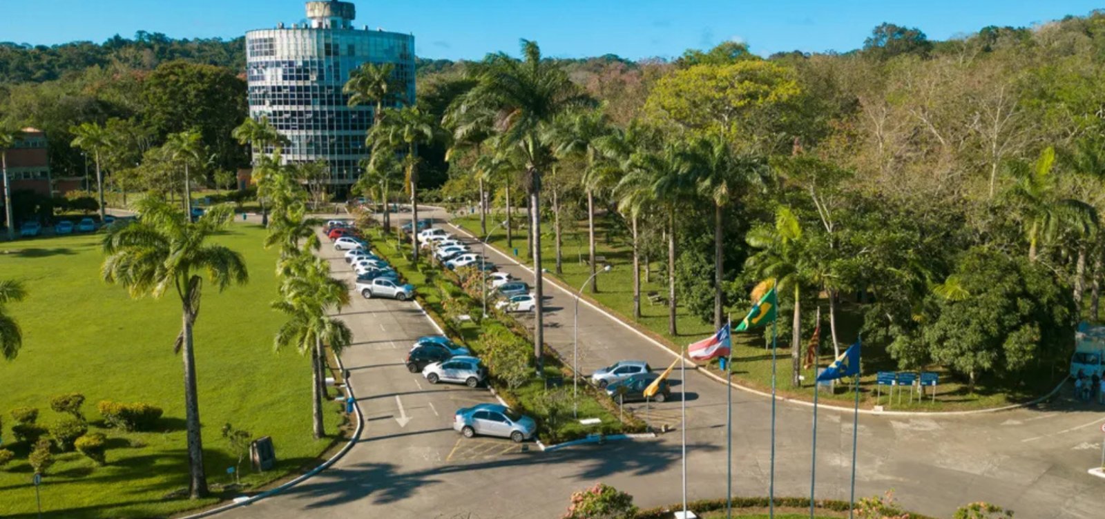 Três estudantes são hospitalizados após termômetro com mercúrio quebrar em laboratório na Bahia 
