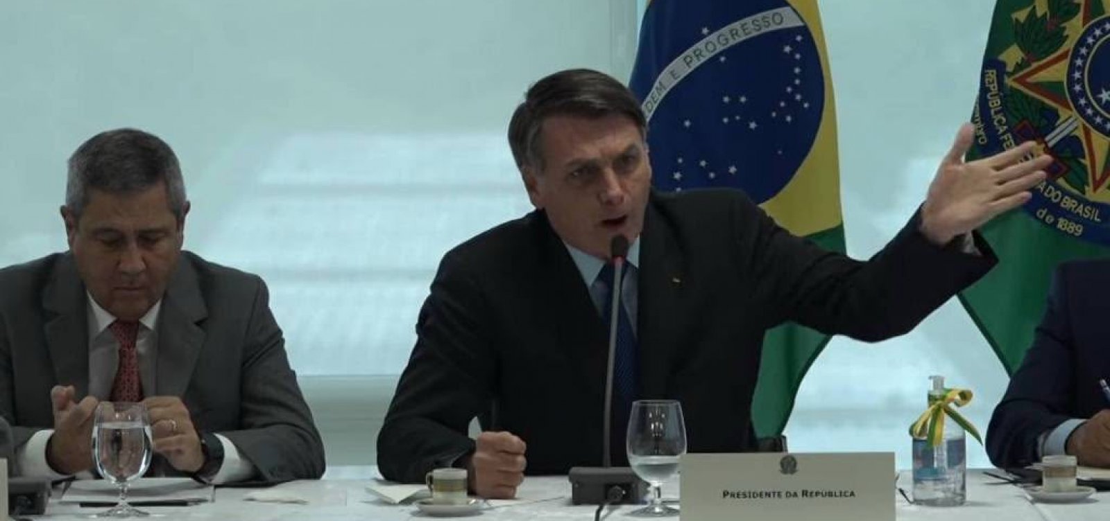 Internet resgata fala de ministro em reunião com Bolsonaro sobre bets: “Deixa cada um se fuder”
