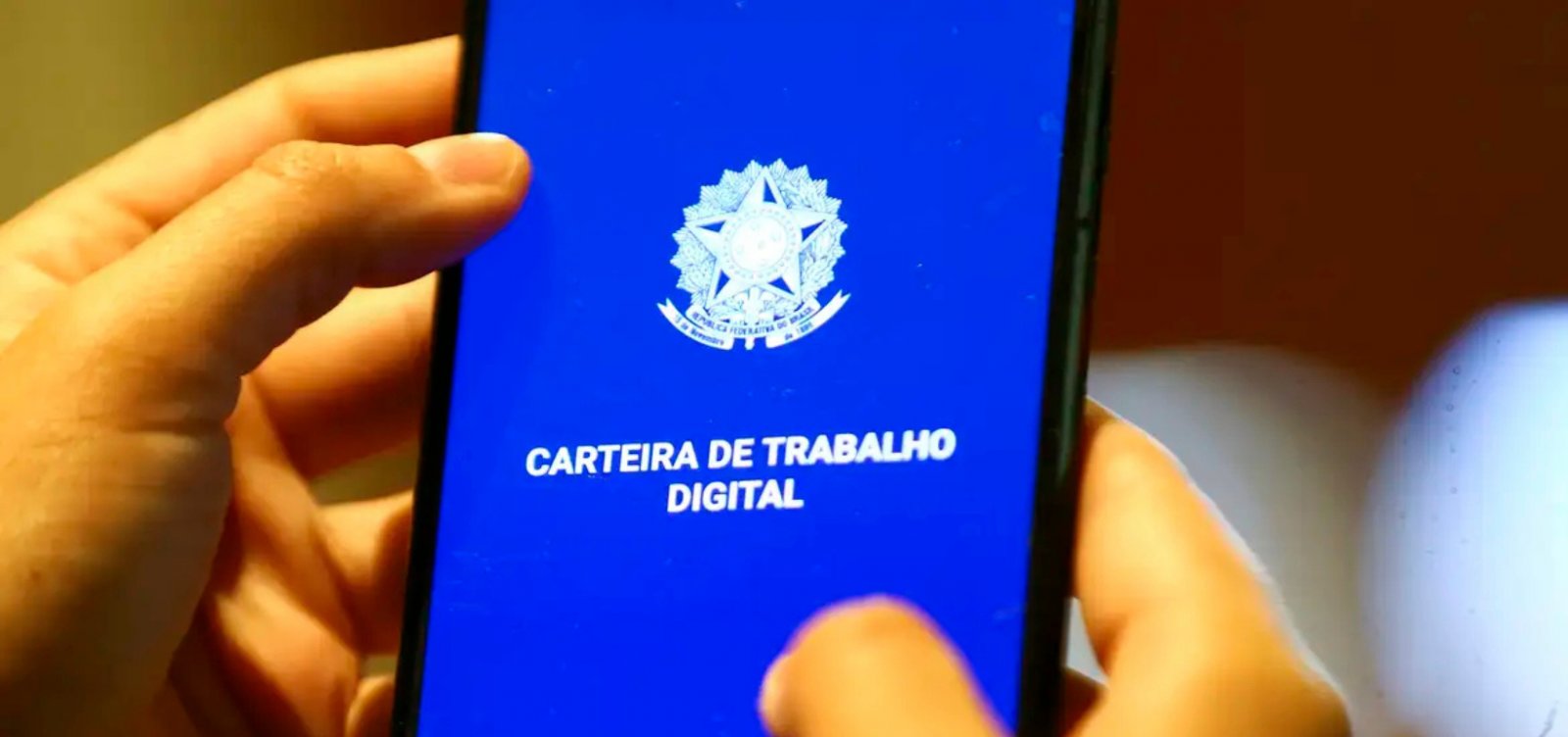 Desemprego cai a 5,3% e Brasil bate recorde de pessoas ocupadas