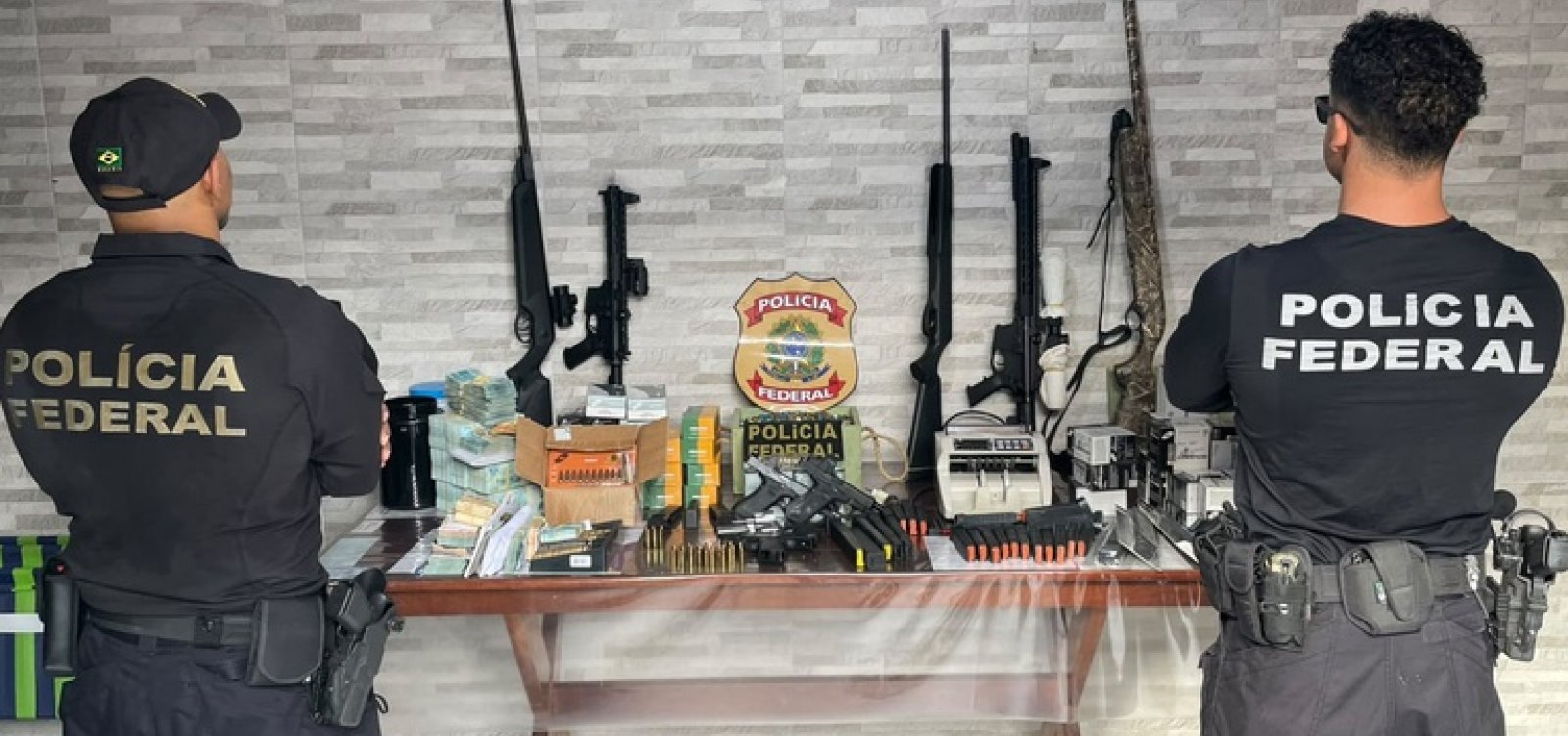 PF apreende 44 armas e R$ 535 mil em operação contra fraudes de CAC na Bahia