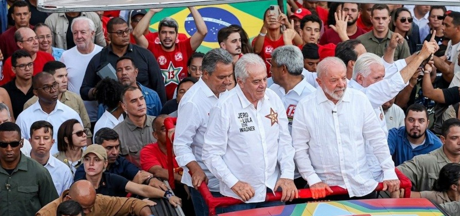 Lula desembarca em Salvador para ato de campanha