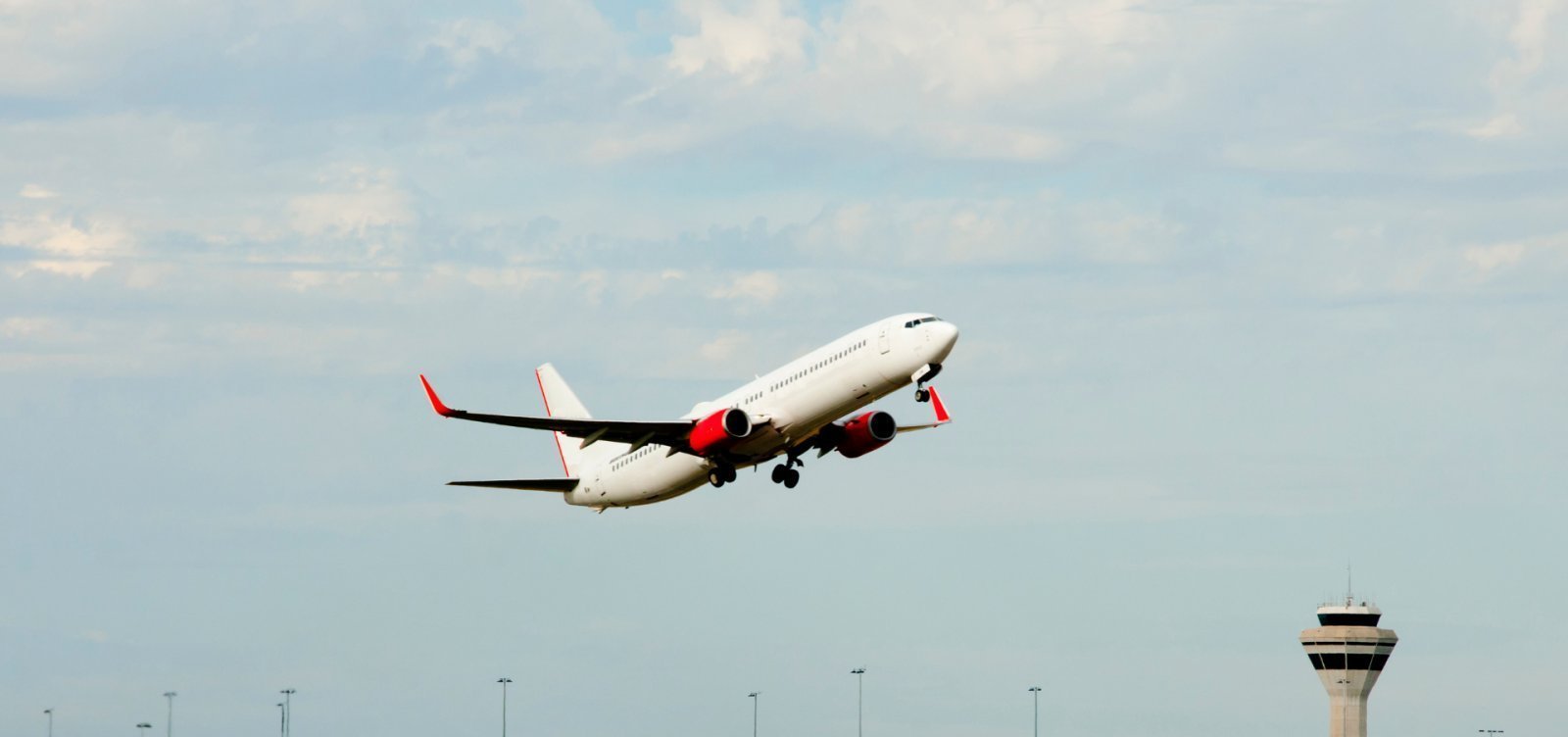 Piloto é esfaqueado em briga a bordo e avião com destino a Israel desvia rota