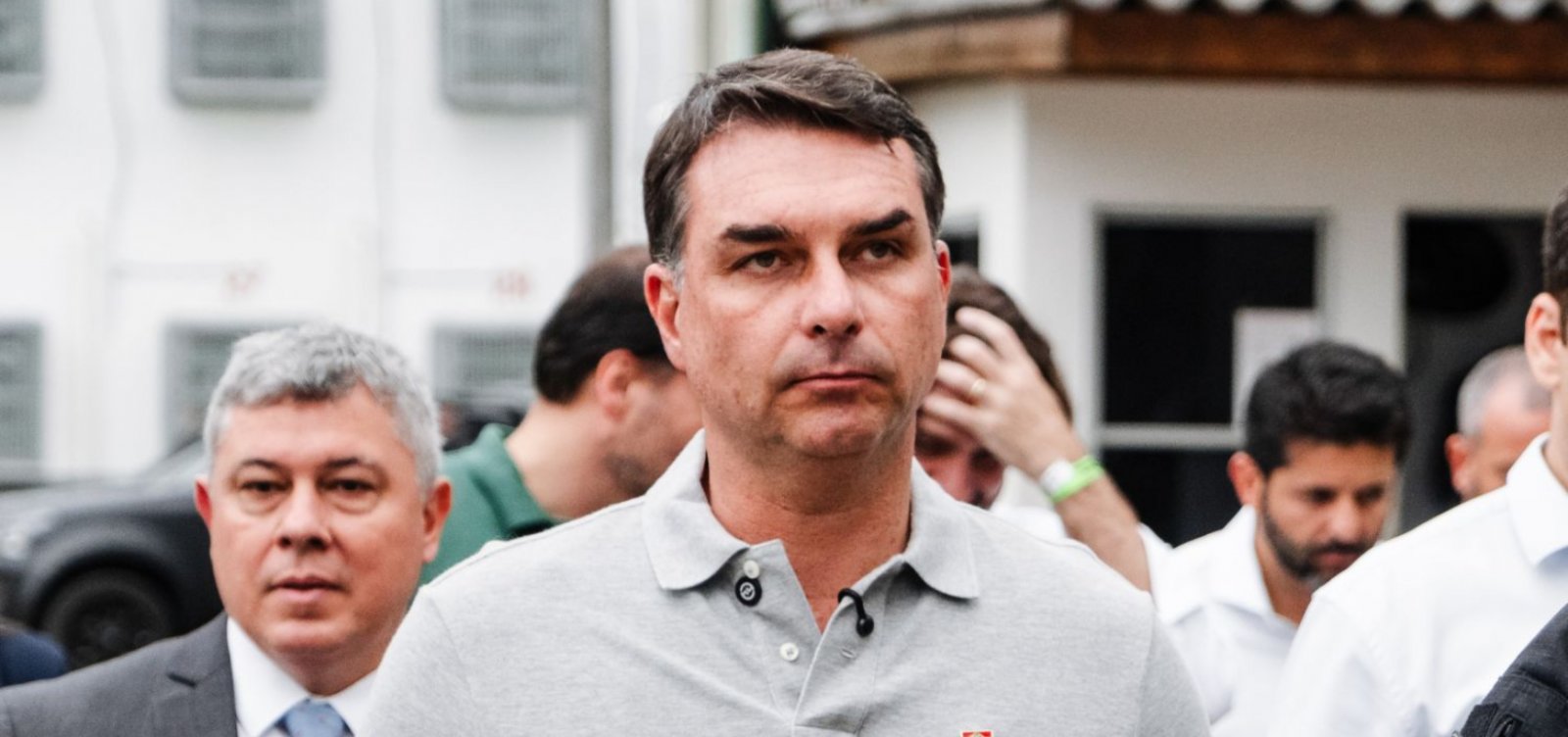 Emendas de Flávio Bolsonaro pagaram empresas investigadas e entidade considerada 'inexistente'