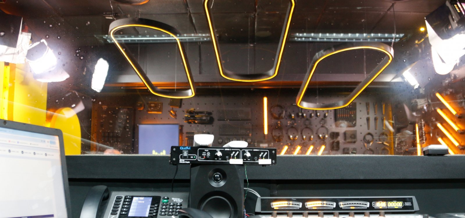 Programas da Rádio Metropole voltam ao horário normal após fim da propaganda eleitoral