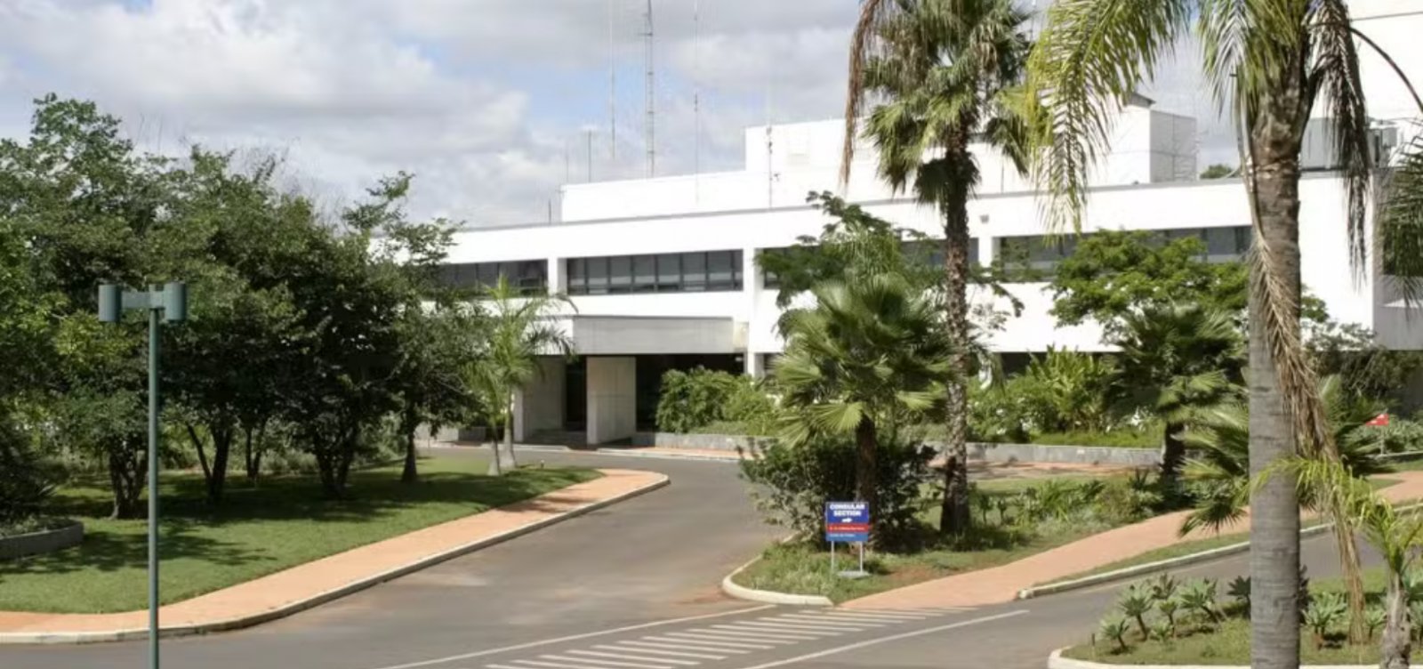 Governo brasileiro apura possível ameaça que levou EUA a fechar embaixada no Brasil