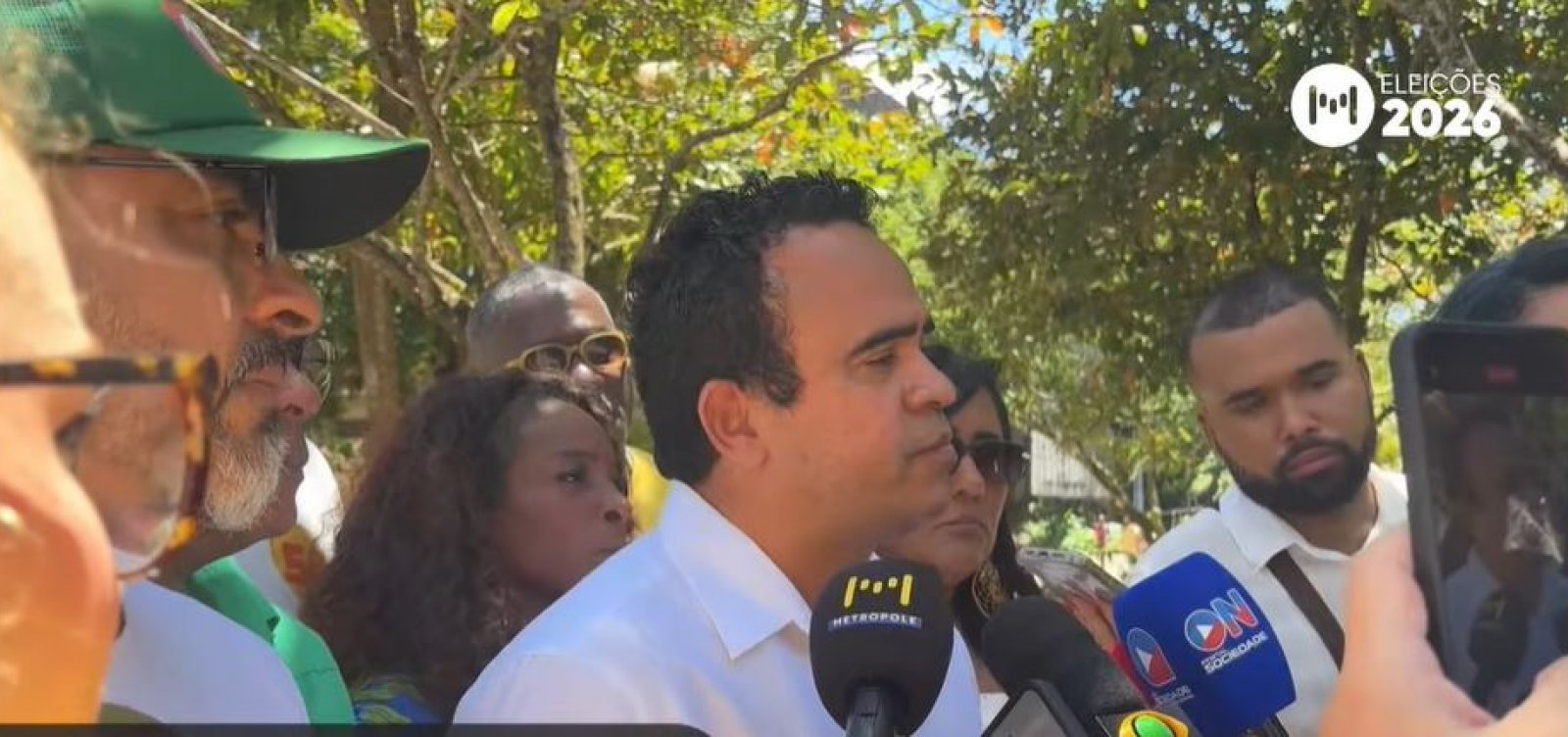 Ronaldo Mansur vota em Salvador e defende respeito entre grupos políticos