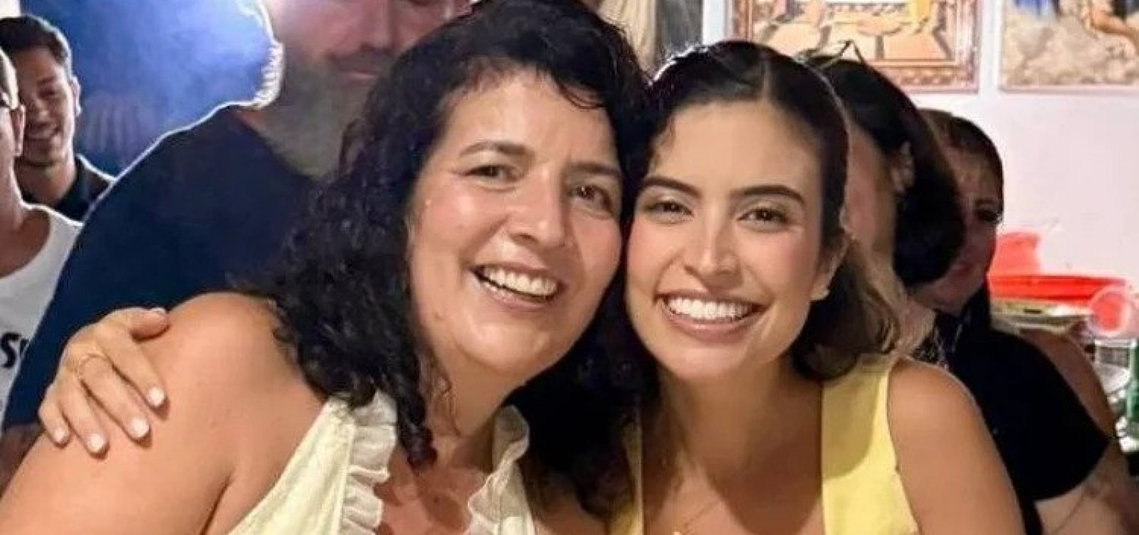 Mãe de Tabata Amaral sofre acidente em ato de campanha e é internada na UTI
