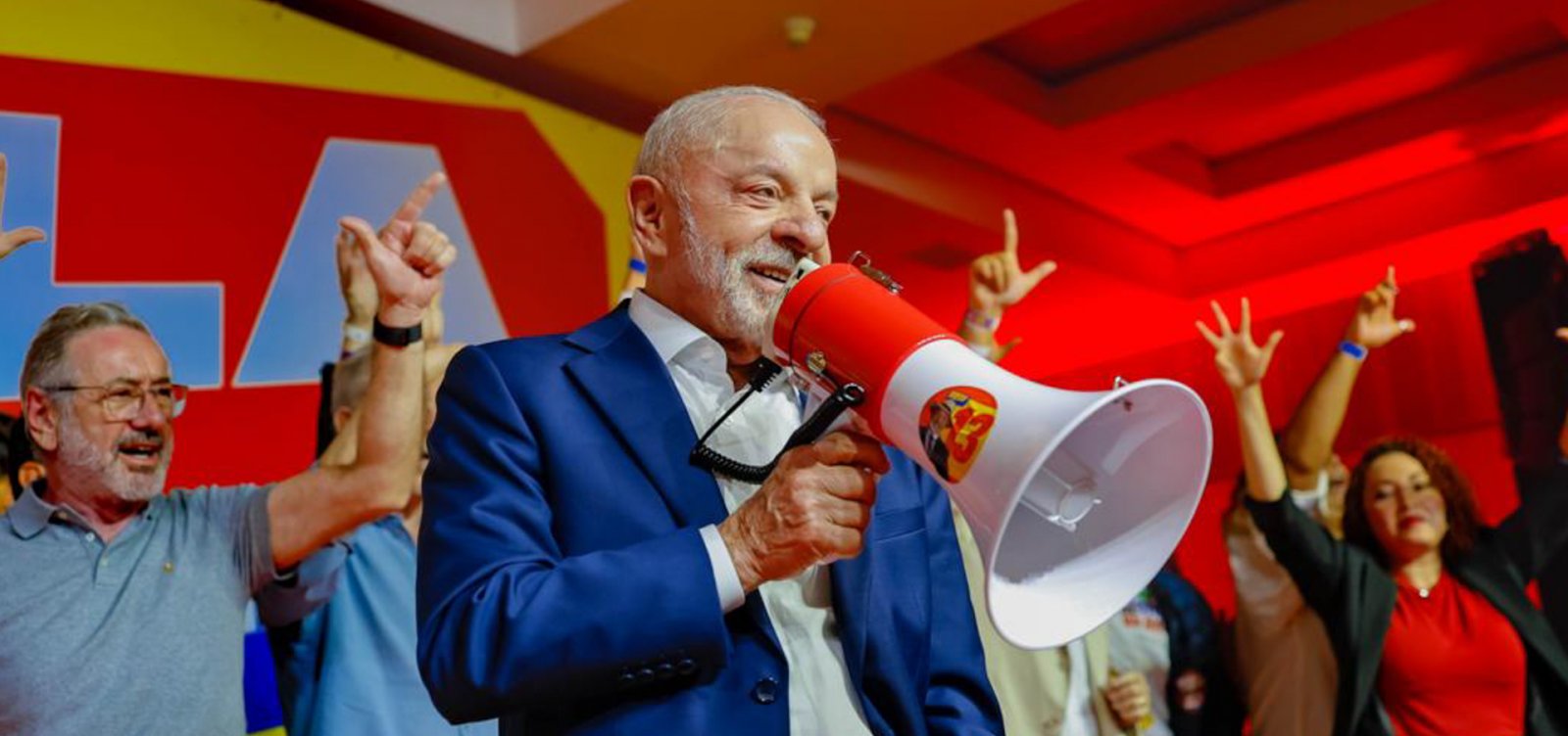 Lula vence em 413 municípios da Bahia; Flávio Bolsonaro leva apenas quatro