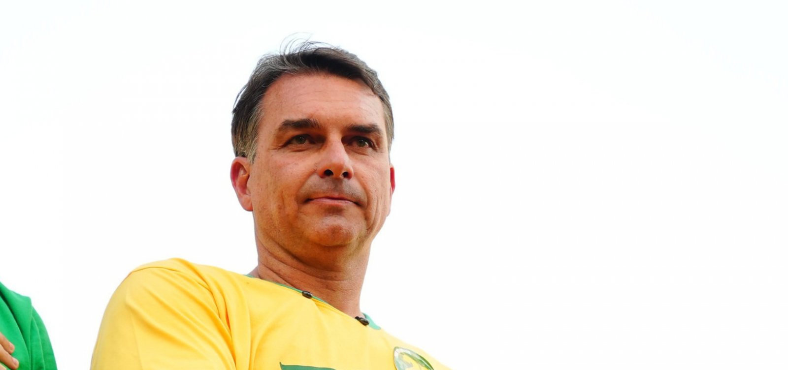 Flávio Bolsonaro é multado em R$ 5 mil por impulsionar propaganda negativa contra Lula