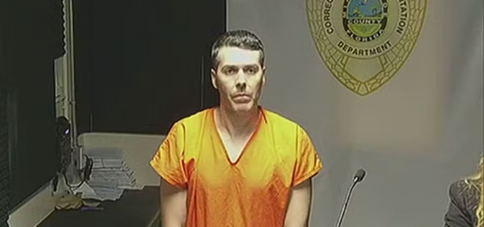 Brasileiro é preso nos EUA por se vestir de agente do ICE para intimidar eleitores em local de votação