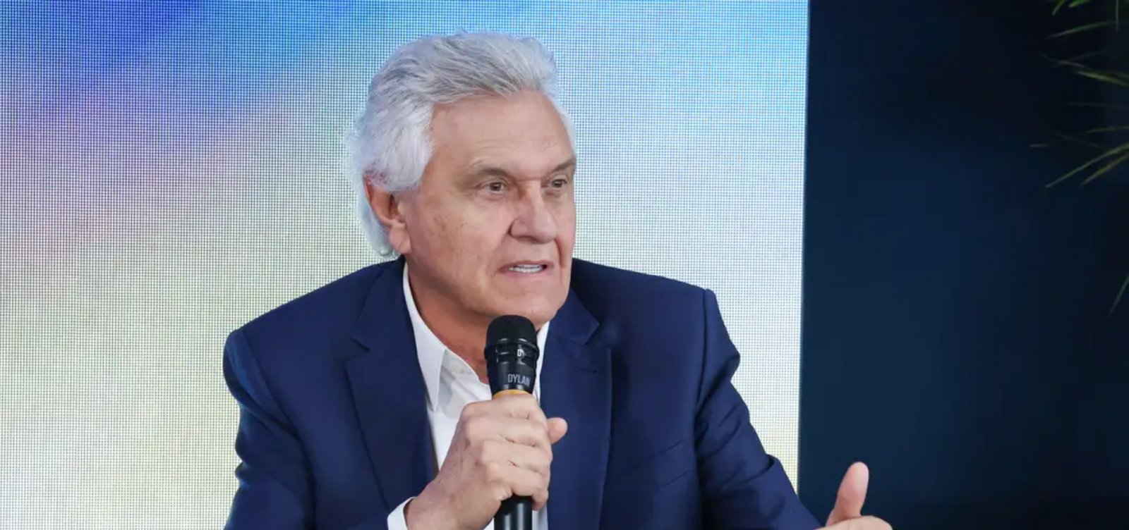 Caiado declara apoio a Flávio Bolsonaro no 2º turno