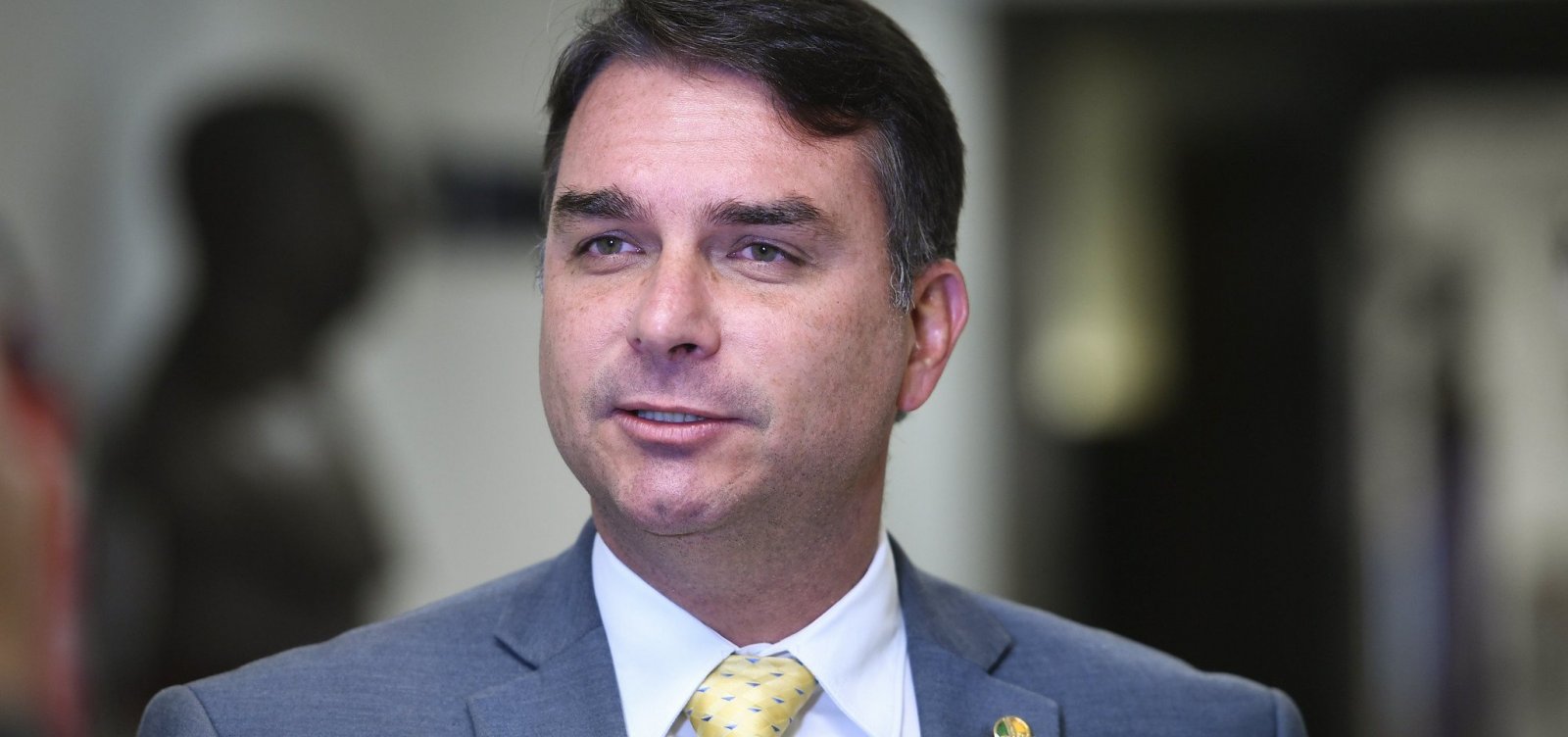 Flávio Bolsonaro chama fim da escala 6x1 de oportunismo de Lula