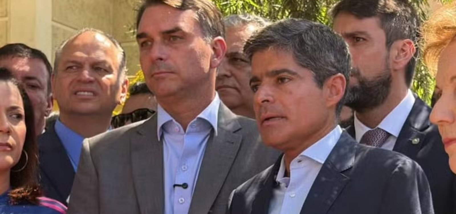ACM Neto declara apoio a Flávio Bolsonaro e promete empenho na Bahia