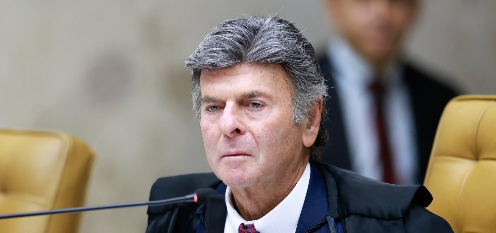 Flávio Bolsonaro avalia filha de Luiz Fux para vaga no STF