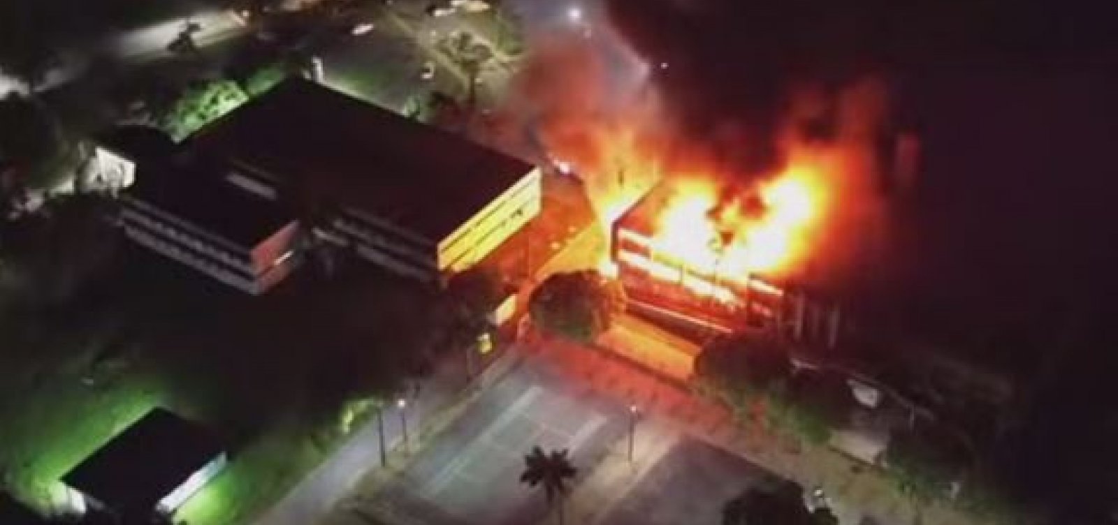 PF investiga incêndio na UFPE; prejuízo é estimado em R$ 100 milhões