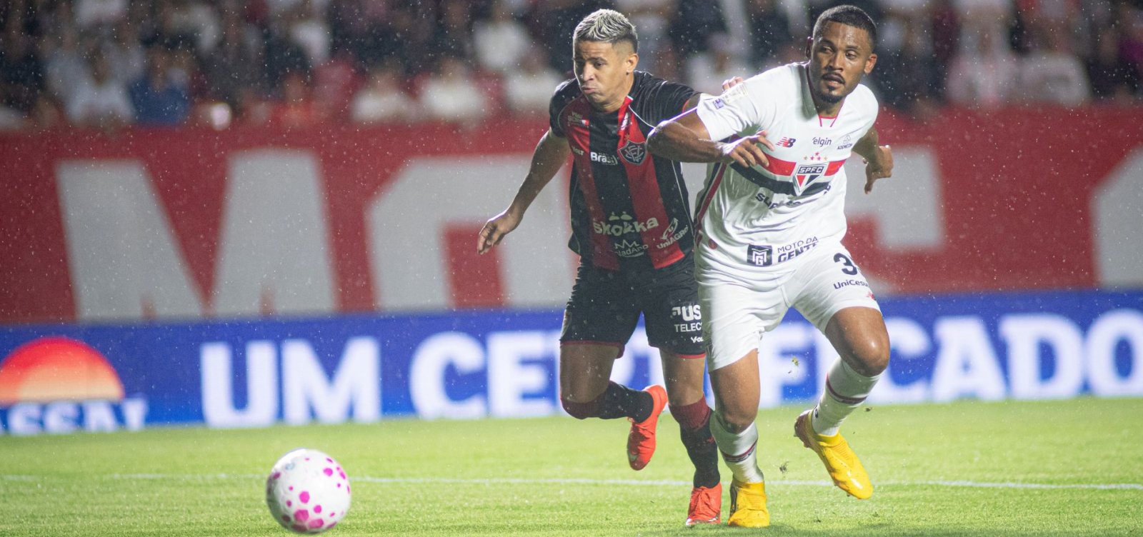 Vitória perde para o São Paulo e segue sem vencer fora de casa no Brasileirão