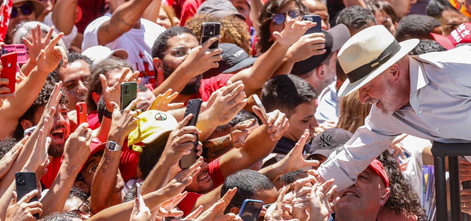 Atos pela reeleição de Lula no domingo somaram 156 ações em todo Brasil
