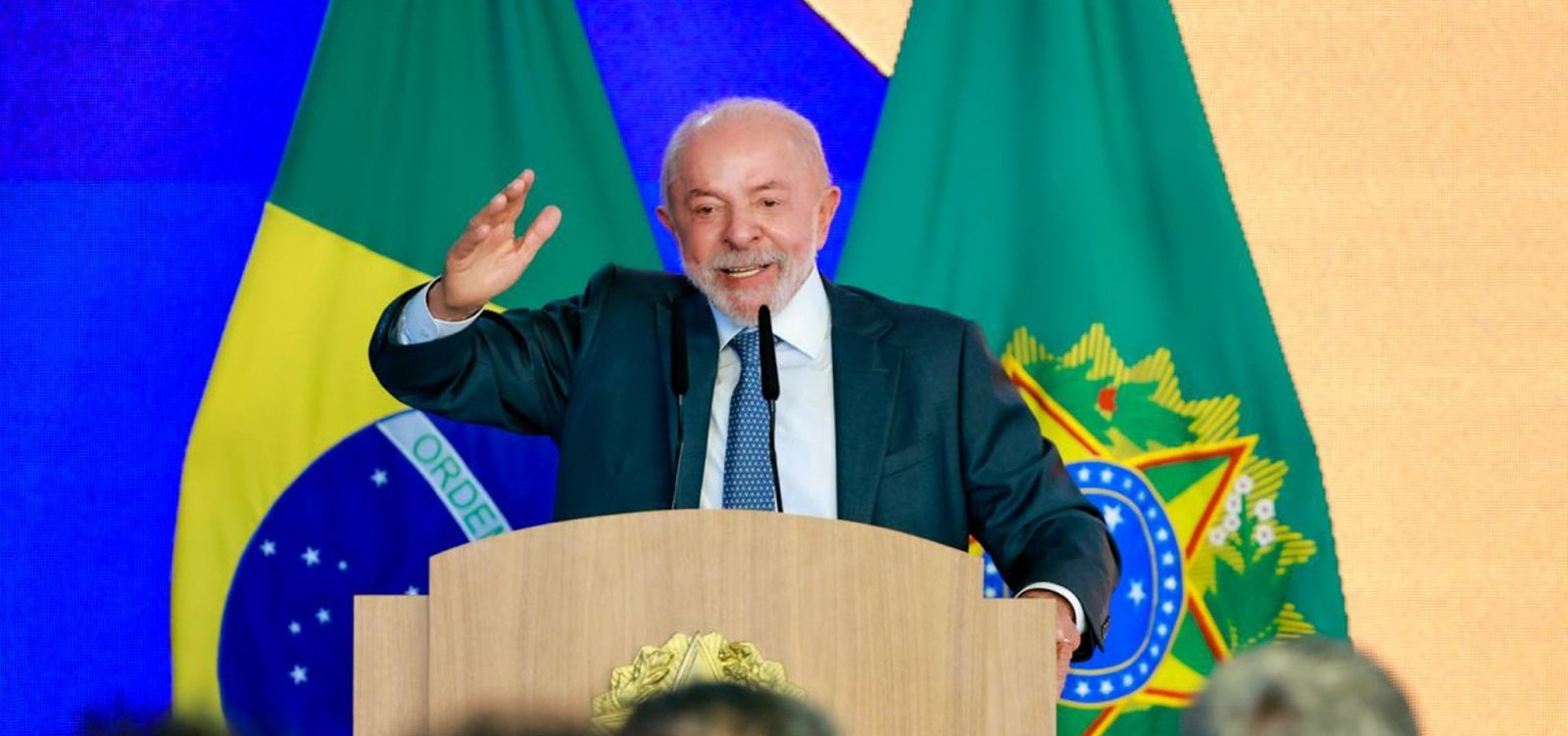 Lula diz que pressão popular levou Flávio Bolsonaro a apoiar fim da escala 6x1