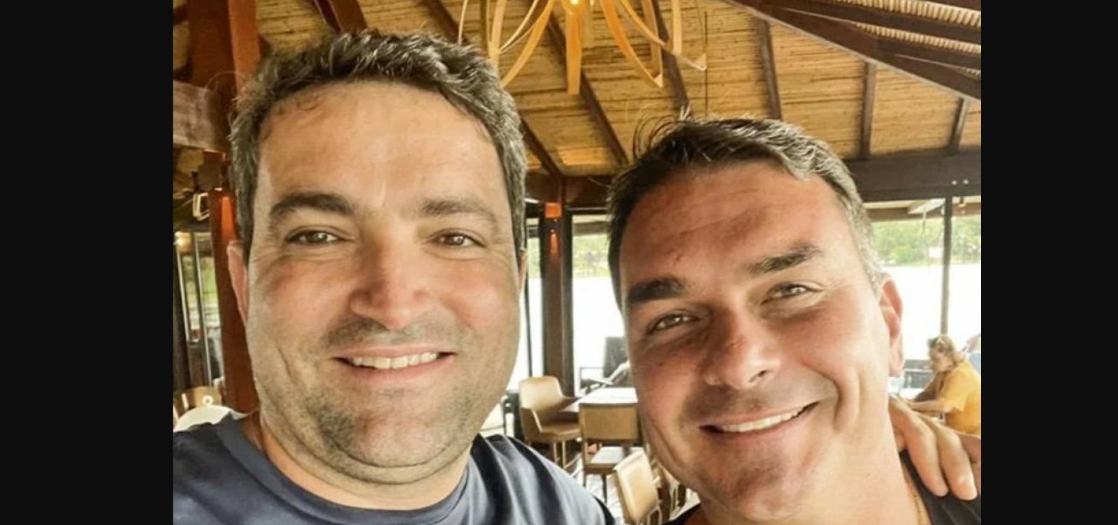 Flávio Bolsonaro constava como 'usuário master' de conta de empresa ligada a jatinho usado por Vorcaro