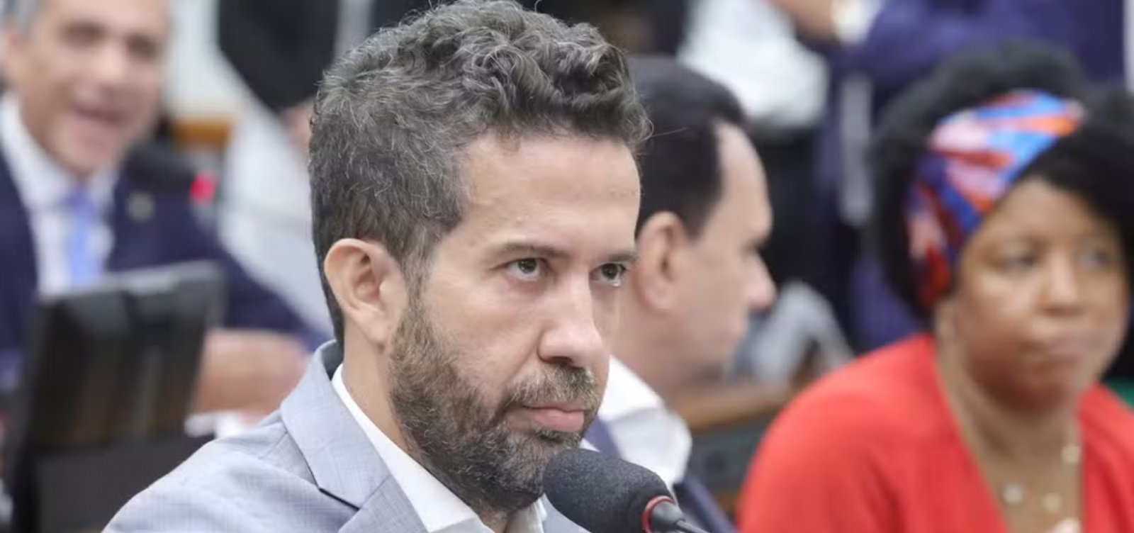 Defesa de Janones pede retomada imediata do canal “Exército do Lula” no WhatsApp