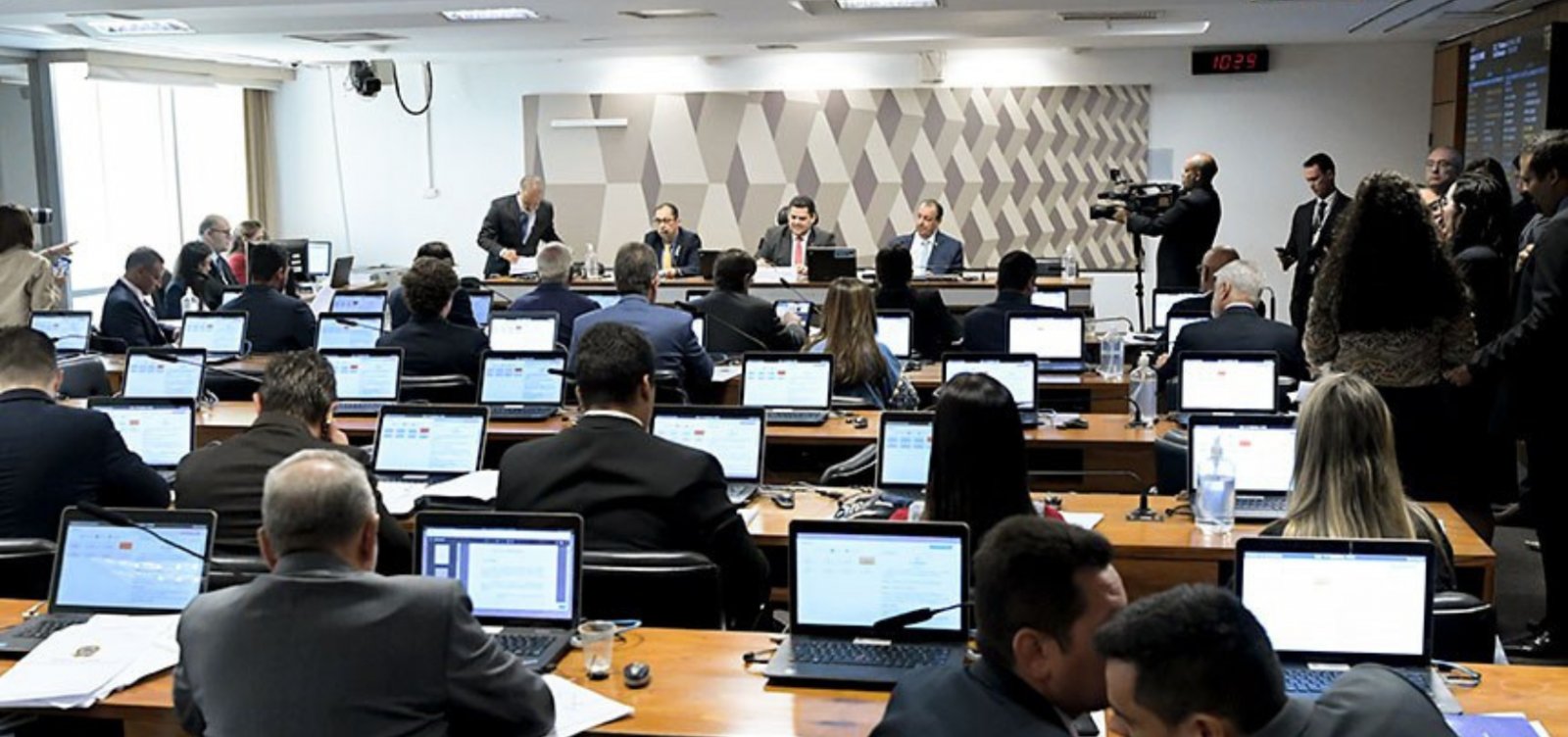 SUS da Segurança, restrições às saidinhas e combate a facções: entenda a PEC que avança no Senado