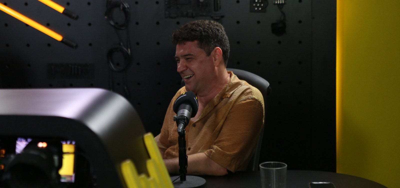 Yacoce Simões celebra 35 anos de carreira com o espetáculo "Memórias e Afetos" no Teatro SESI