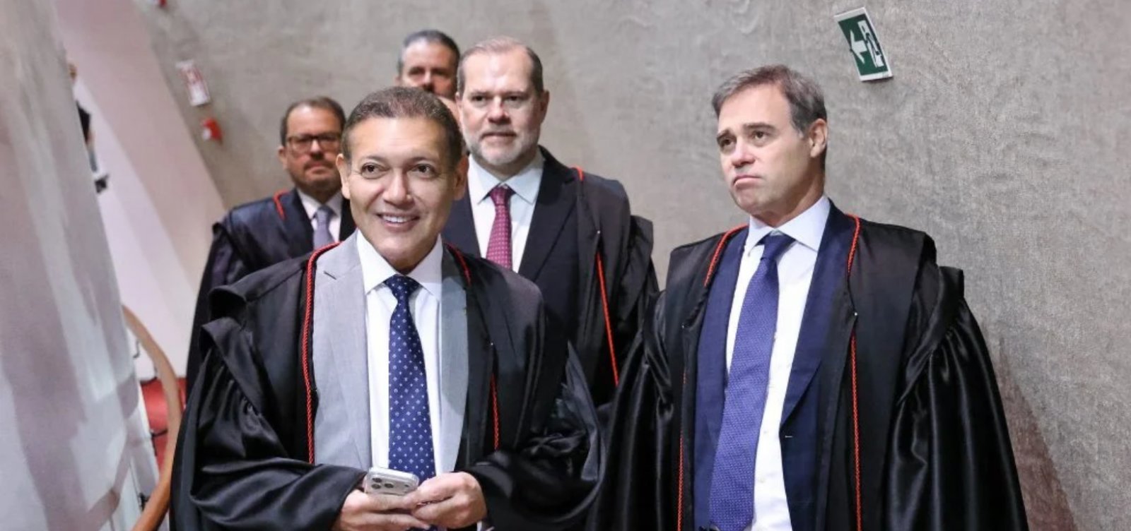 Nunes Marques e Mendonça se reúnem com Meta após denúncias de favorecimento a Flávio Bolsonaro por IA