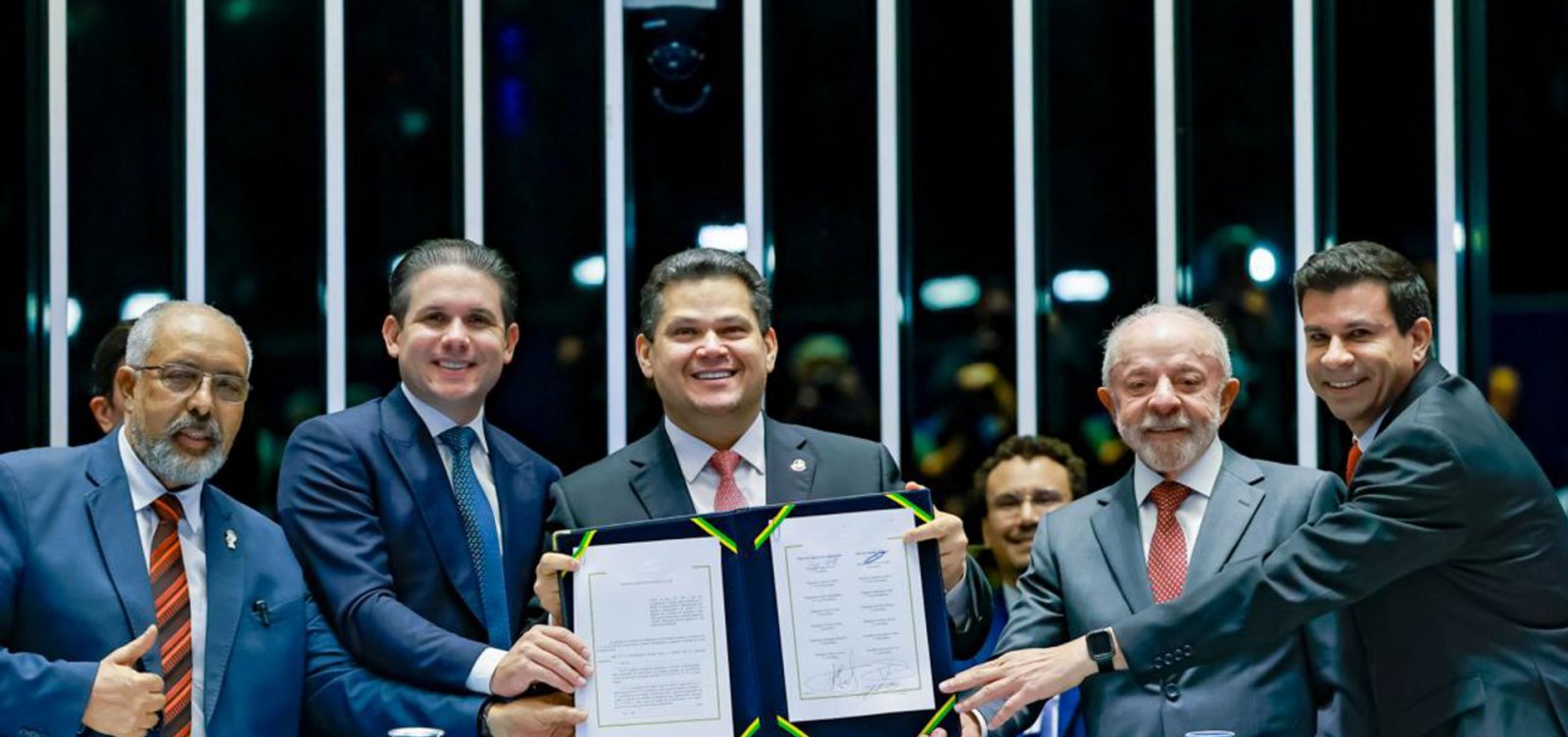 Congresso promulga fim da escala 6x1 e prevê redução gradual da jornada para 40 horas