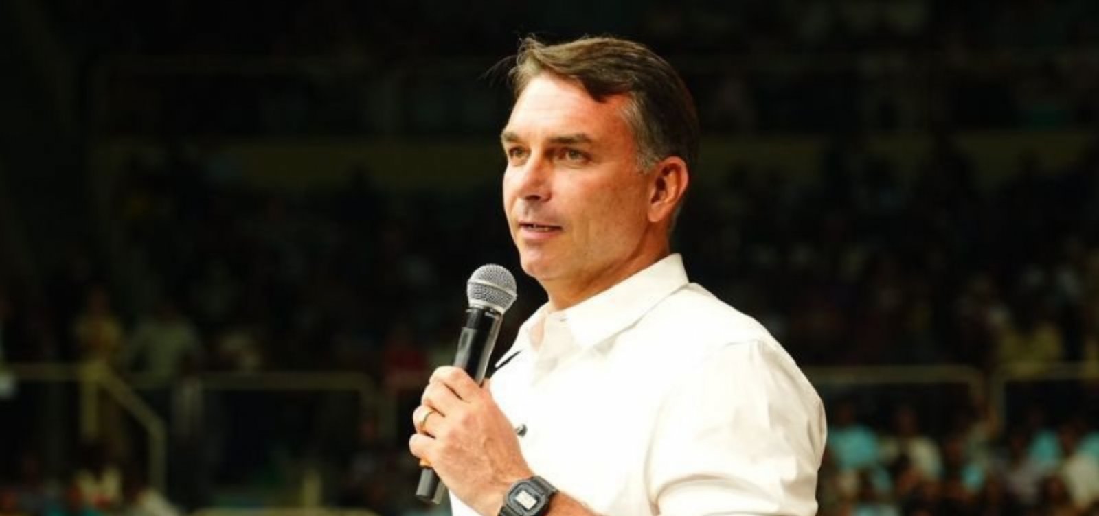 Justiça da Bahia proíbe entrega de título de cidadão de Salvador a Flávio Bolsonaro